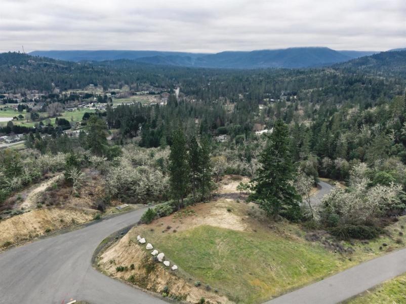 322 View Top Dr, Grants Pass, OR 97527 - photo 1