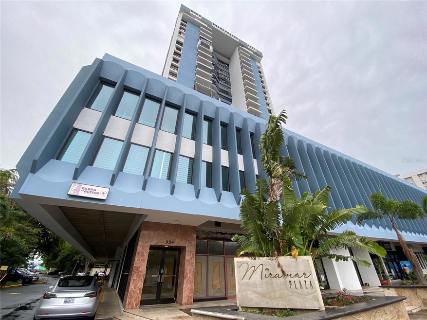 954 Ave de La Constitucion unit 17f, San Juan, PR 00907 - photo 1
