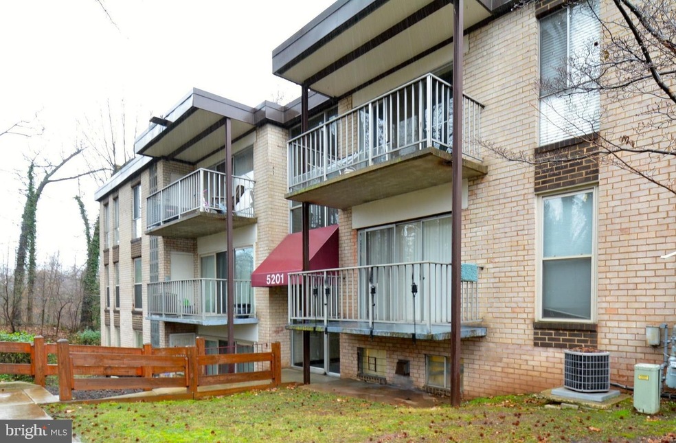5201 Newton St unit T-3, Bladensburg, MD 20710 - photo 1