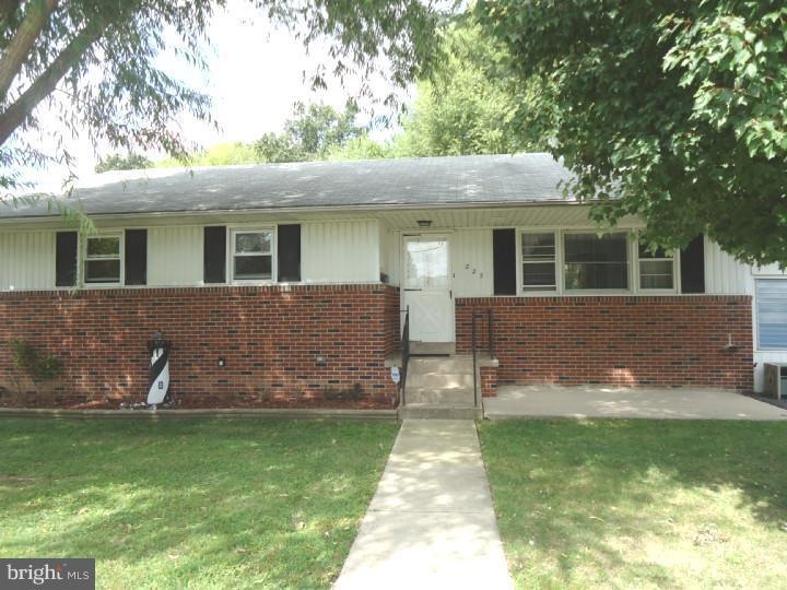 223 Chippewa St, Essington, PA 19029 - photo 1