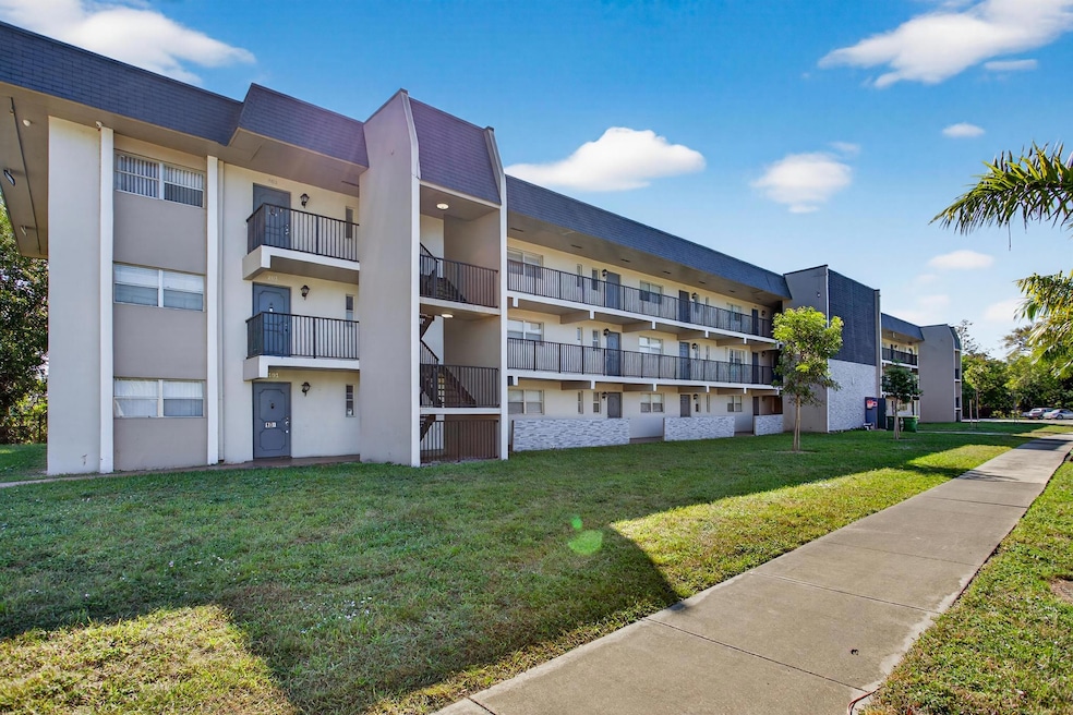 7820 Colony Cir S unit 109, Tamarac, FL 33321 - photo 1