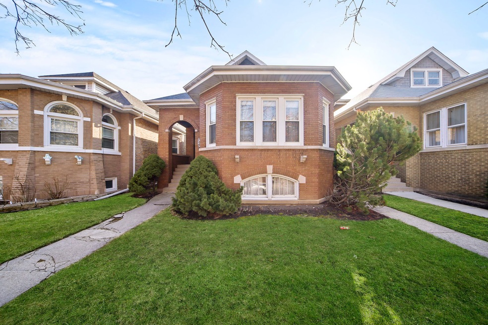 6443 N Mozart St, Chicago, IL 60645 - photo 1