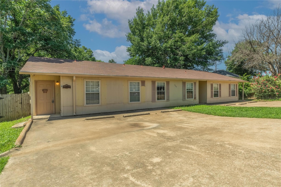 705 North St unit A, Weatherford, TX 76086 - photo 1