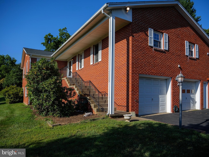 17152 Bridge View Ct, Paeonian Springs, VA 20129 - photo 1