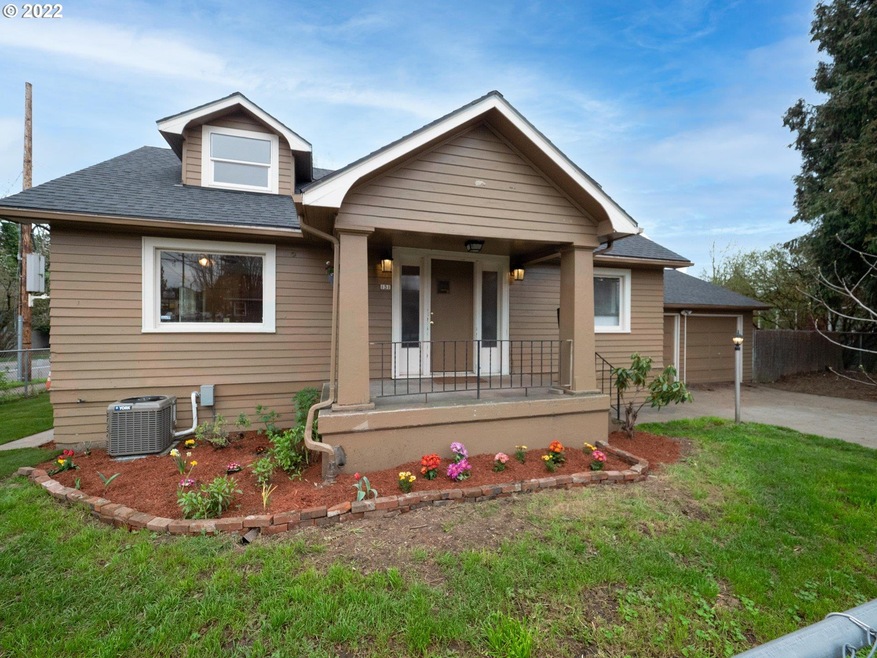 131 N Russet St, Portland, OR 97217 - photo 1