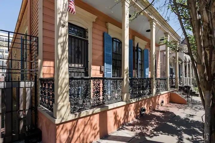Facade view from Chartres St