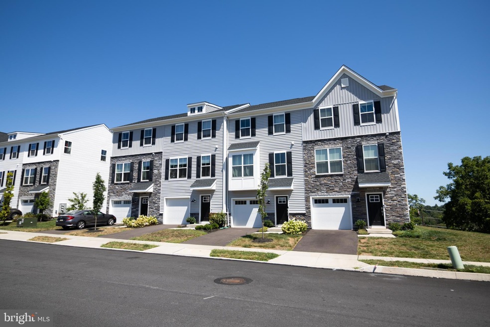 829 Pecan Rd, Spring City, PA 19475 - photo 1