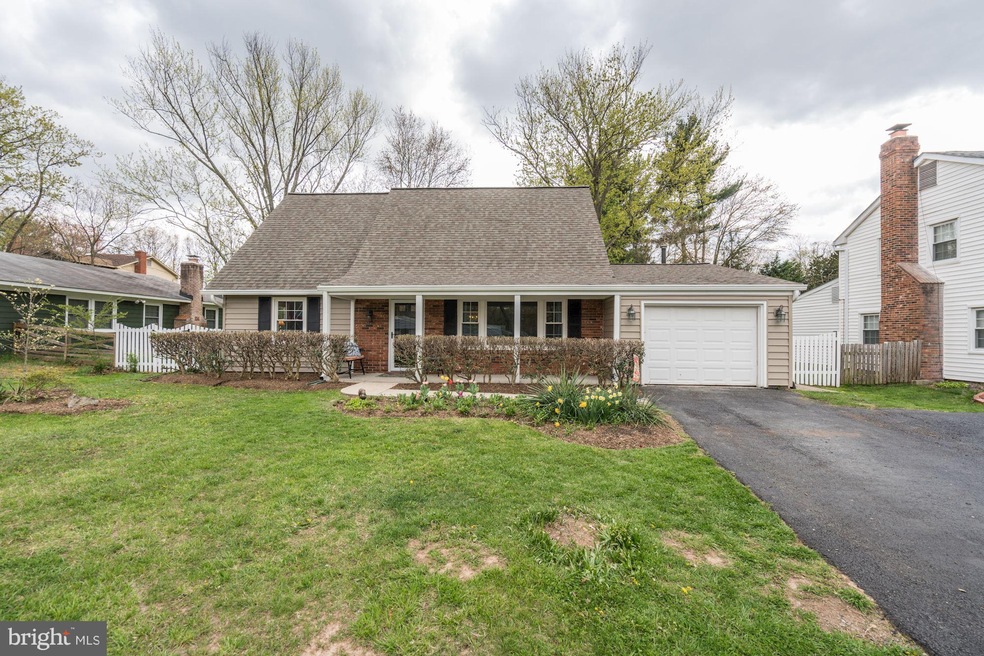 13123 Melville Ln, Fairfax, VA 22033 - photo 1