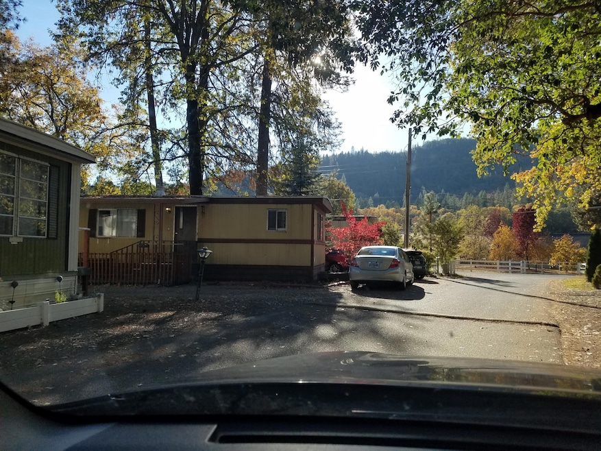 9566 Old Stage Rd unit 25, Central Point, OR 97502 - photo 1