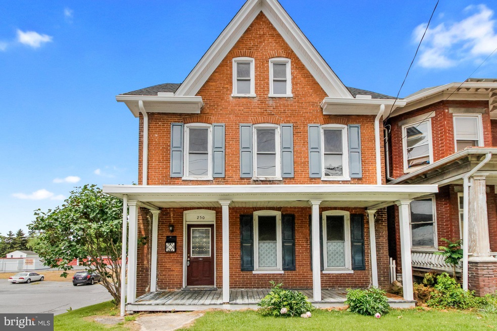 250 S Potomac St, Waynesboro, PA 17268 - photo 1