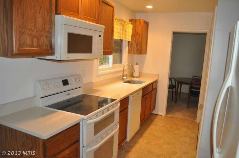 11408 Brandy Hall Ln, North Potomac, MD 20878 - photo 1