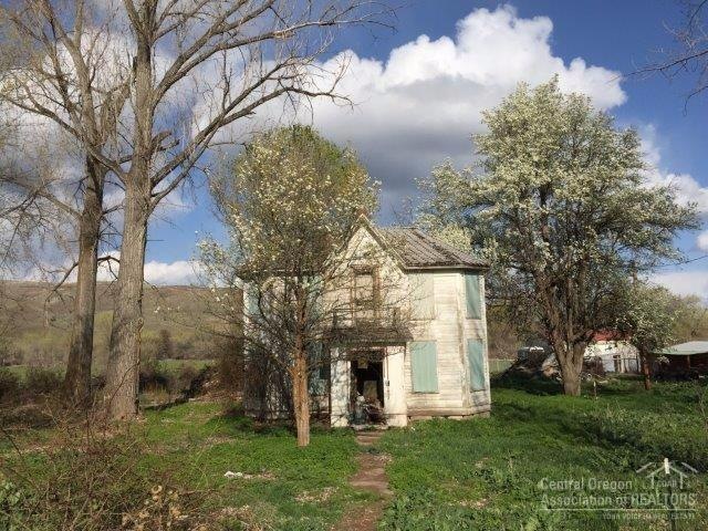 117 W Franklin Ave, Dayville, OR 97825 - photo 1