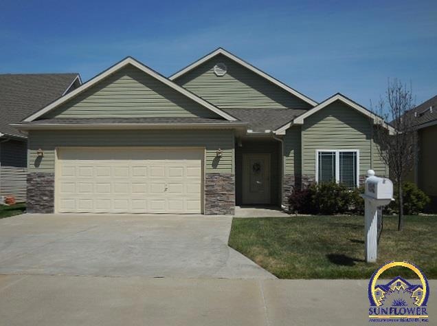 4542 SW Crenshaw Dr, Topeka, KS 66610 - photo 1