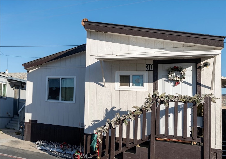 1410 E 6th St unit 30, Corona, CA 92879 - photo 1