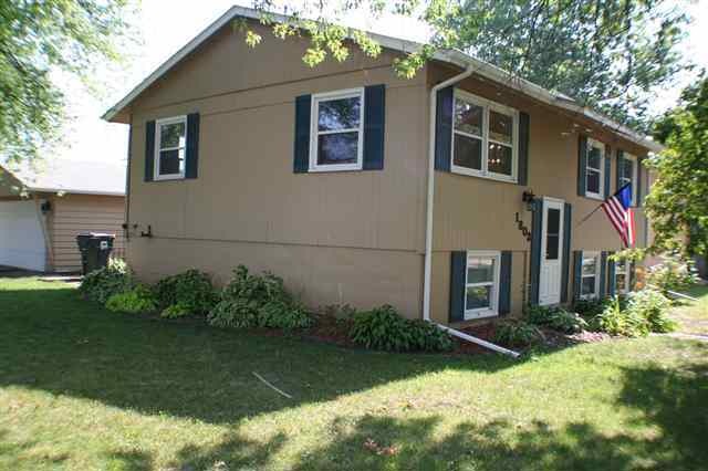 1803 W 68th St, Davenport, IA 52806 - photo 1