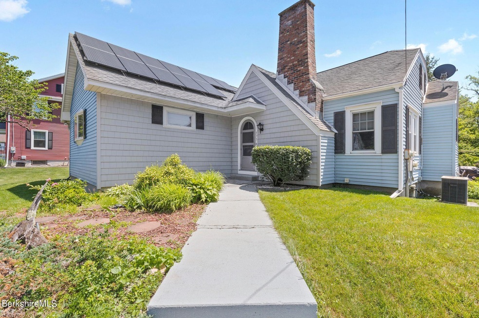 577 W Housatonic St, Pittsfield, MA 01201 - photo 1