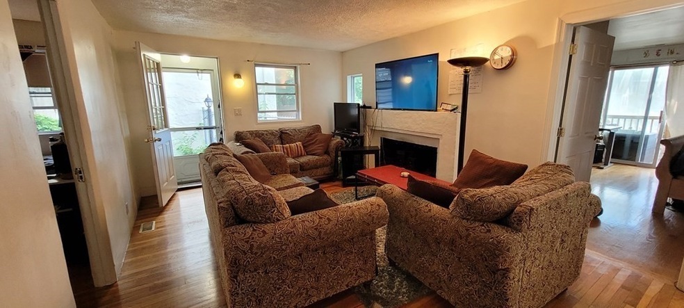 122A Westbourne Terrace unit 1, Brookline, MA 02446 - photo 1