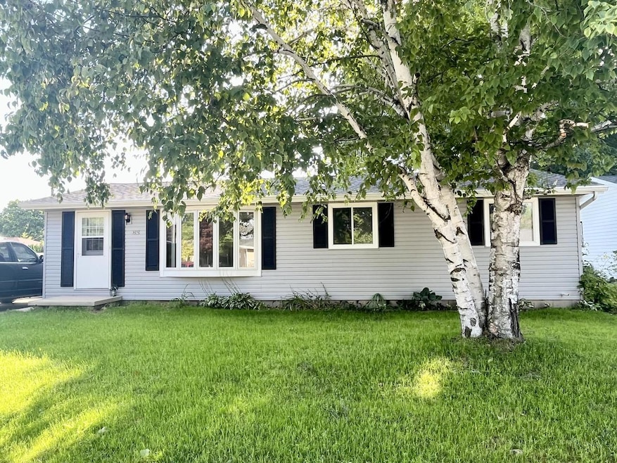 929 S 40th St, Manitowoc, WI 54220 - photo 1