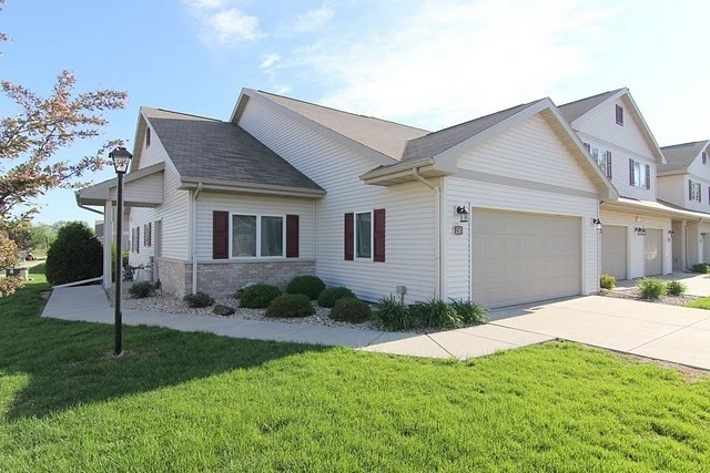 150 Elliott Ln unit 150, Oregon, WI 53575 - photo 1