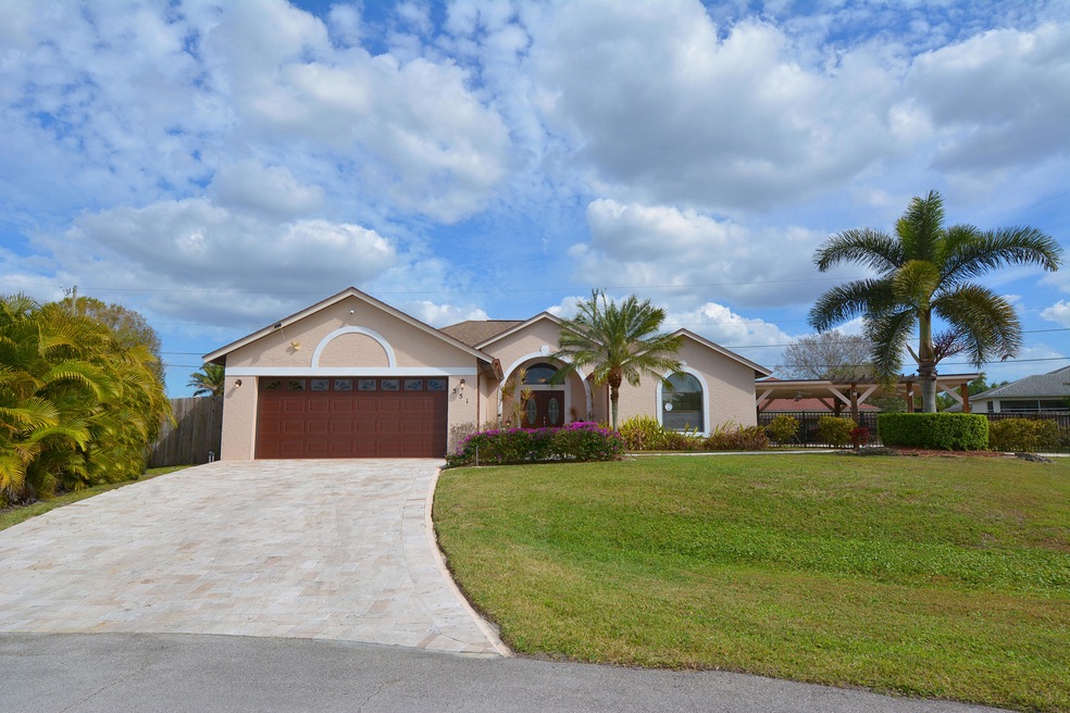 C 2018 MBP 020218 351 SW Alcan Ct (17)