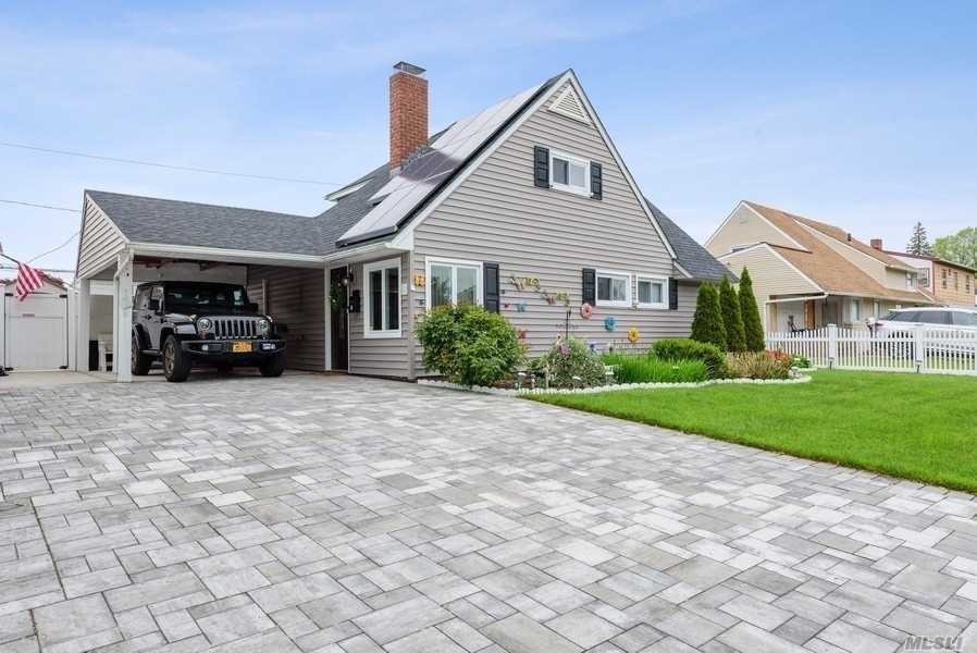 7 Skylark Ln, Levittown, NY 11756 - photo 1