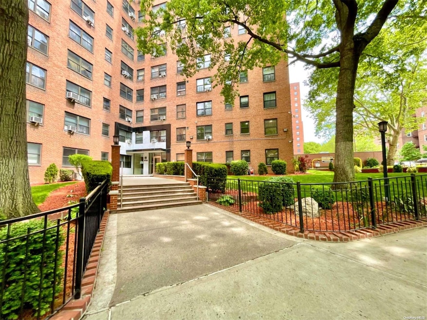 Walden Terrace unit 9, Rego Park, NY 11374 - photo 1