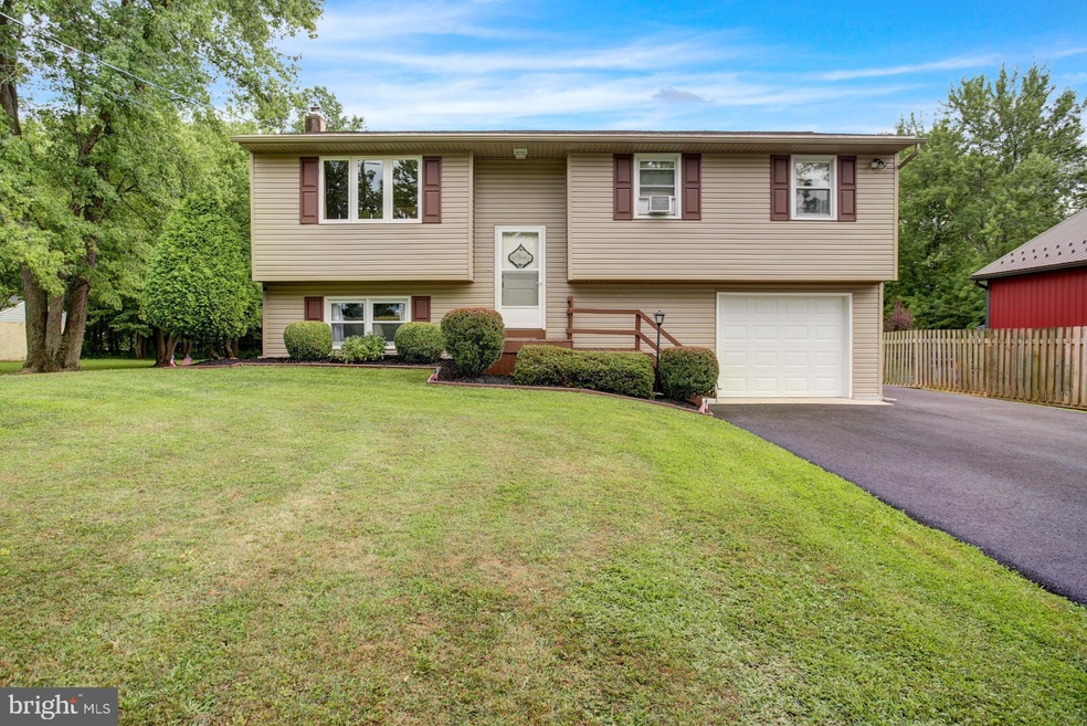 142 Perry Rd, Shoemakersville, PA 19555 - photo 1