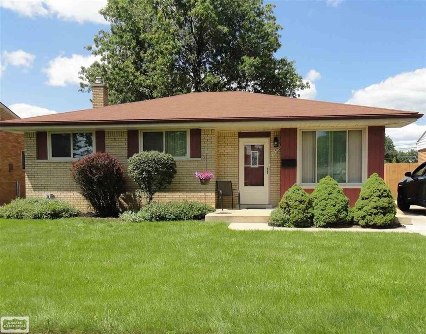 15459 Elderwood St, Roseville, MI 48066 - photo 1