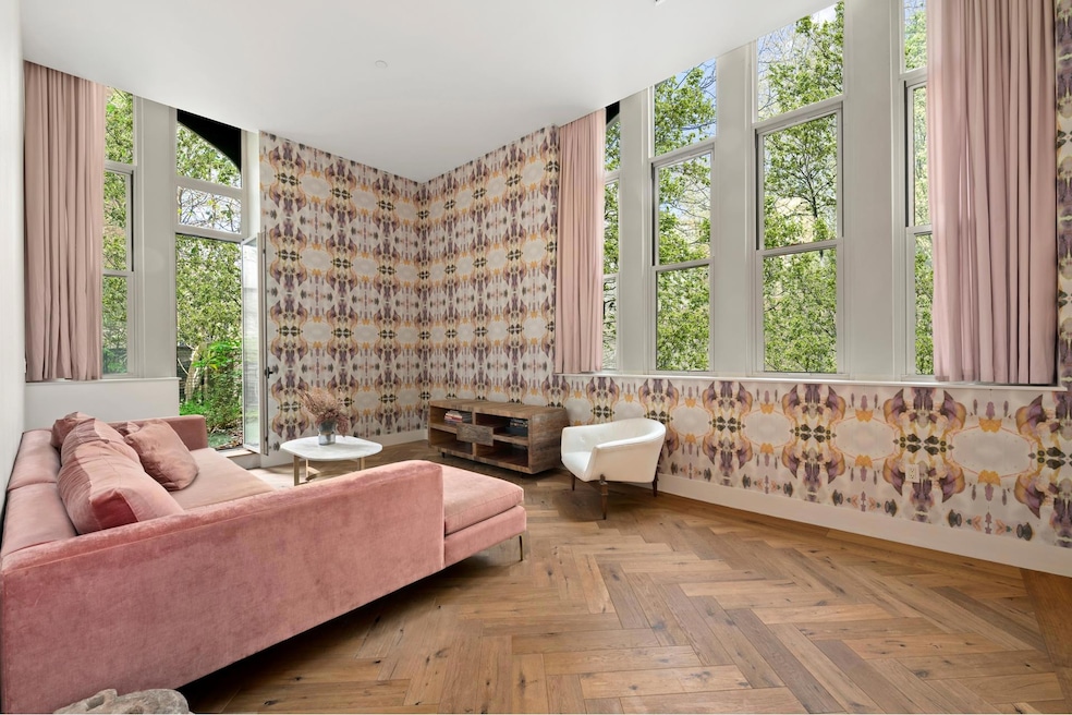 For Sale $1,150,000 • Co-Listing Agent