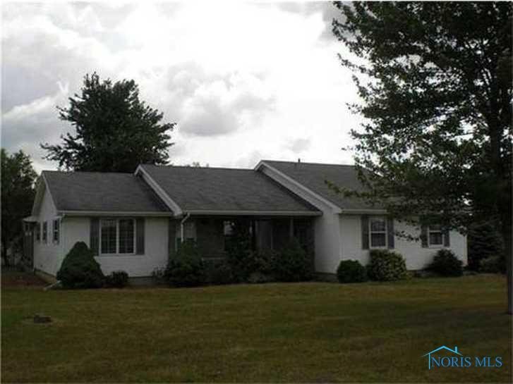 516 N Lincoln St, West Unity, OH 43570 - photo 1