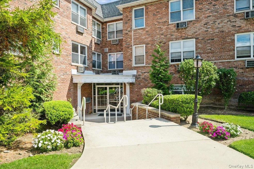 2 Fowler Ave unit 206, Lynbrook, NY 11563 - photo 1