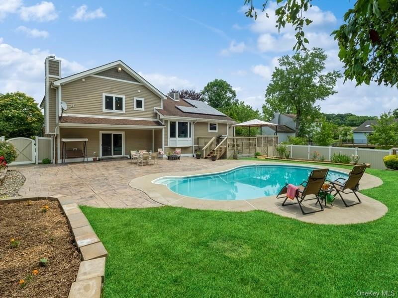 8 Thornberry Way, Poughkeepsie, NY 12603 - photo 1