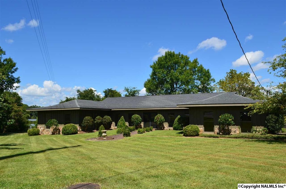 330 Manor St, Gadsden, AL 35901 - photo 1