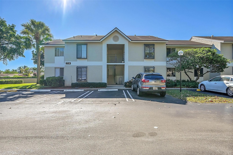 719 Gardens Dr unit 201, Pompano Beach, FL 33069 - photo 1