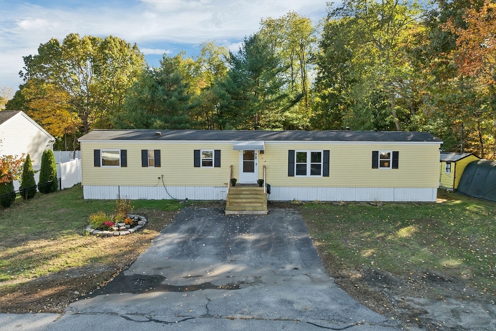 28 Brooks Rd, Seabrook, NH 03874 - photo 1