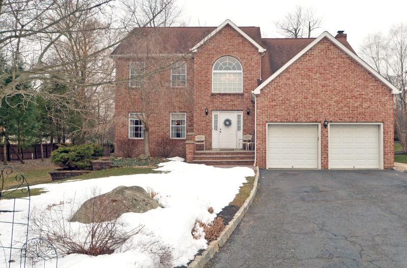 1 Kelly Ct, Green Brook, NJ 08812 - photo 1