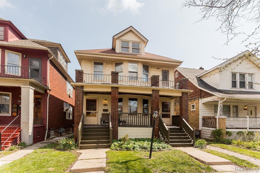 1040 Wayburn St unit 1042, Grosse Pointe, MI 48230 - photo 1