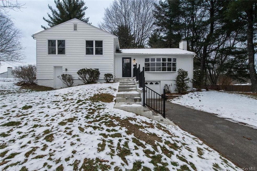 7 Dublin Ln, Poughkeepsie, NY 12603 - photo 1