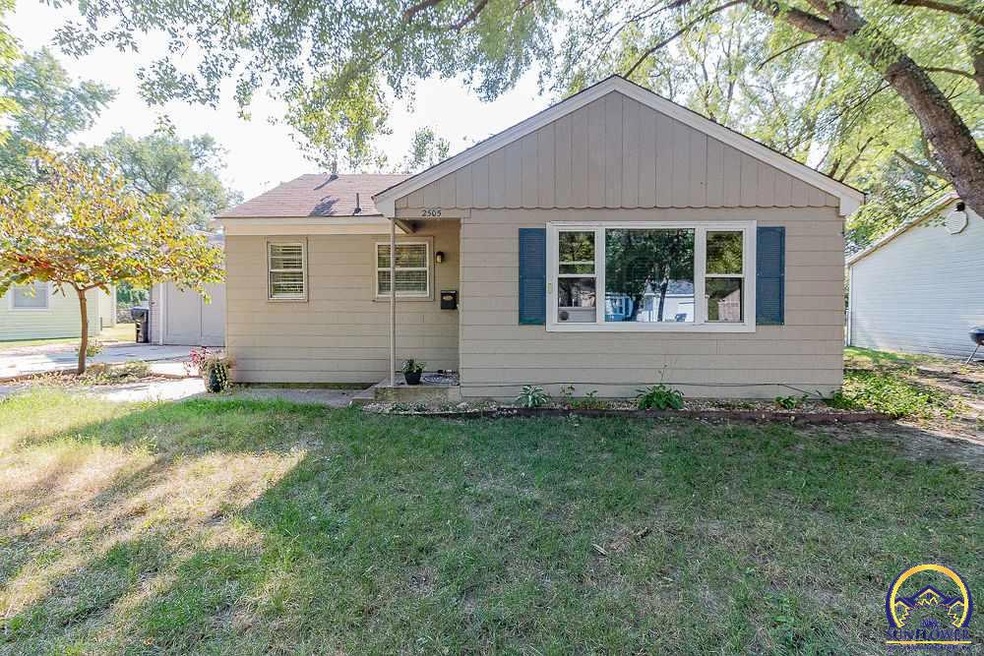 2505 SW Shunga Dr, Topeka, KS 66611 - photo 1