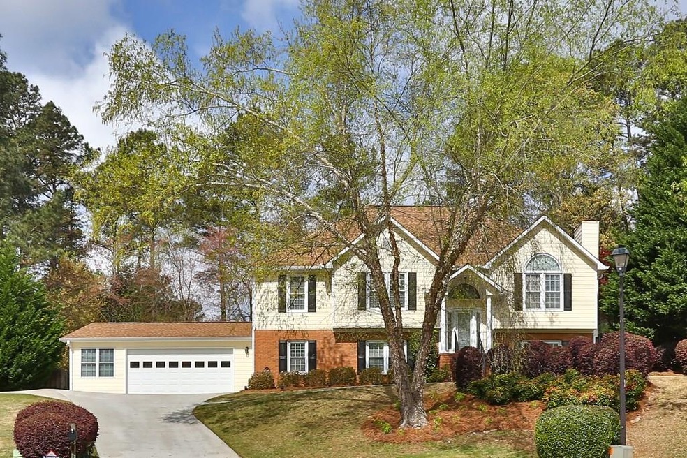 2064 Lakeland Drive is in prime location in excell