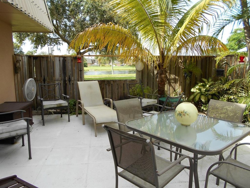 Patio w/drop down fence