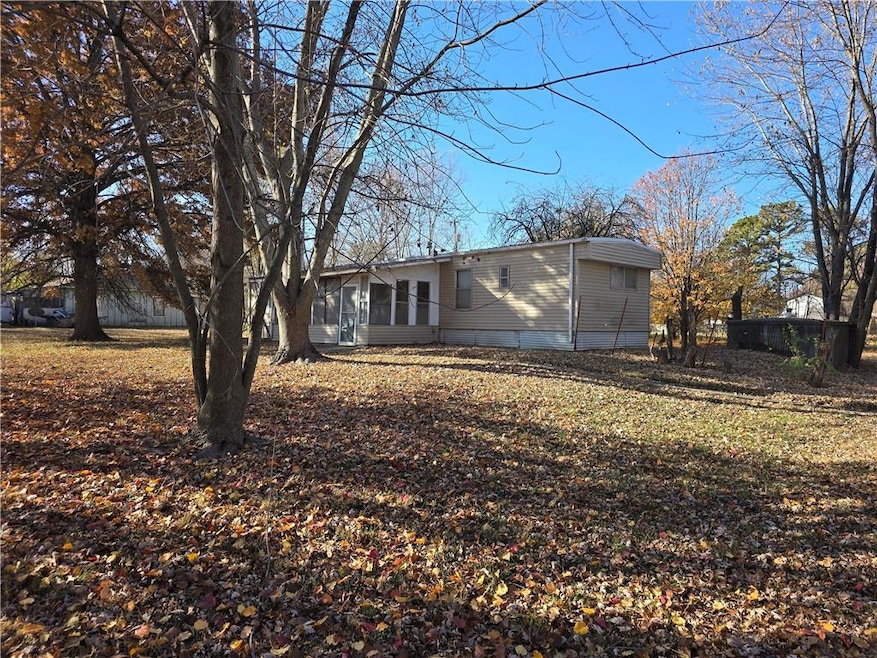 204 S Lyne Ave, Raymore, MO 64083 - photo 1