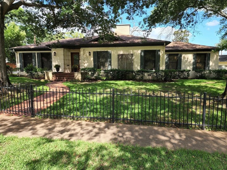 2000 S College Ave, Tyler, TX 75701 - photo 1