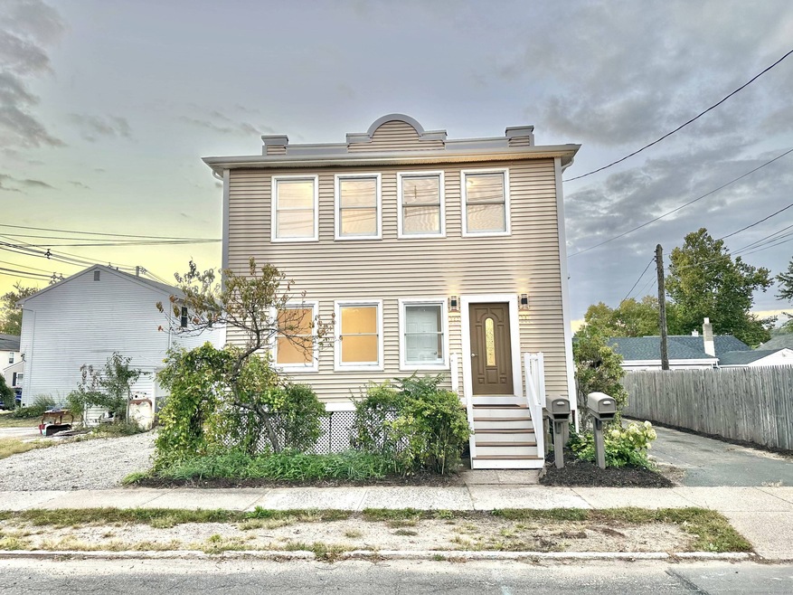 261 S Cherry St, Wallingford, CT 06492 - photo 1