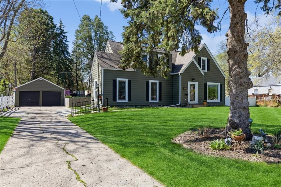 5404 Hickman Rd, Des Moines, IA 50310 - photo 1