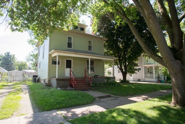 410 Iowa St, Cedar Falls, IA 50613 - photo 1