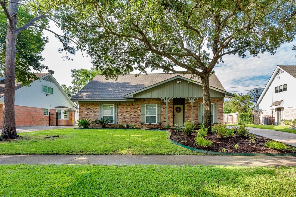 8215 Hazen St, Houston, TX 77036 - photo 1