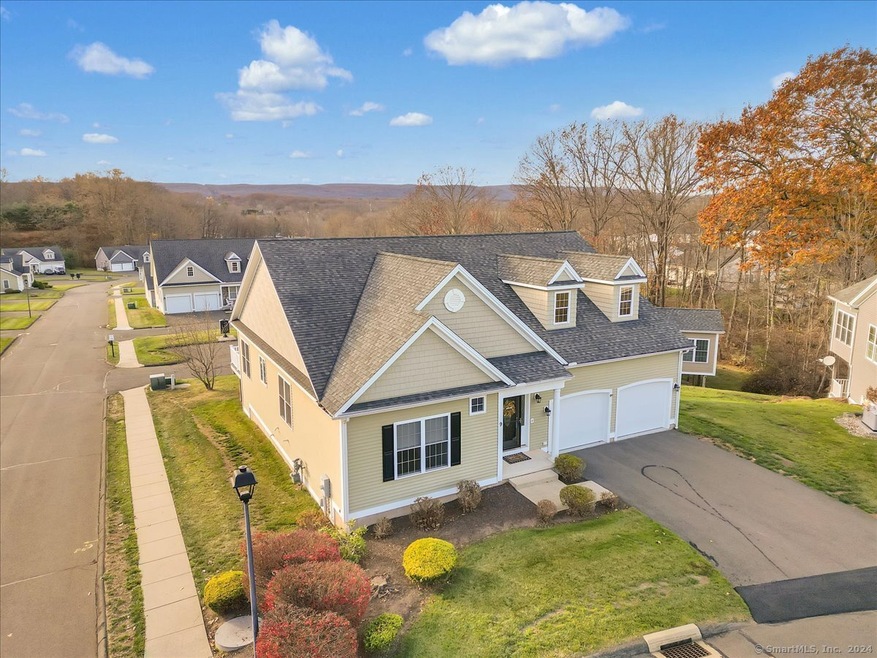 WELCOME HOME TO 90 APPLEGATE #9, SOUTHINGTON