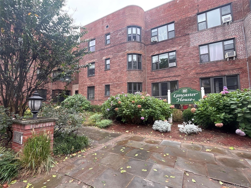 160 S Middle Neck Rd unit 3C, Great Neck, NY 11021 - photo 1