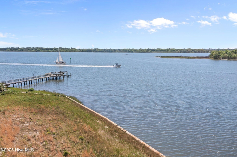 For Sale $949,900 • Co-Listing Agent